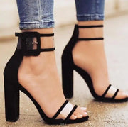 Sandales confortables à talons hauts creux pour femmes.