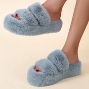 Chaussons à semelles épaisses pour femmes.