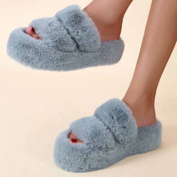 Chaussons à semelles épaisses pour femmes.