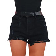 Short en jean déchiré taille haute : mode d'été pour femmes.