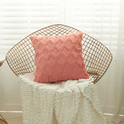 Housse de coussin en fourrure pour décoration de canapé.