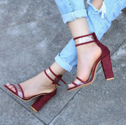 Sandales confortables à talons hauts creux pour femmes.
