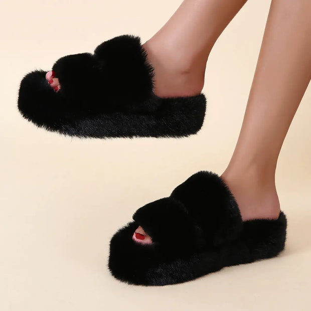 Chaussons à semelles épaisses pour femmes.