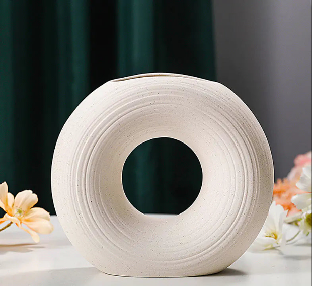 Elegant Ceramic Vase for Home Decor - Nordic Design