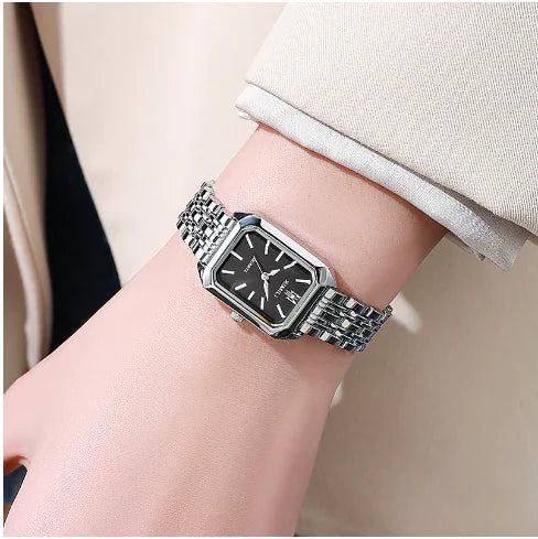 Montre femme à cadran carré avec bracelet en acier argenté, design