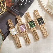 Montre femme carrée à bracelet en acier, élégante, minimaliste, disponible en plusieurs coloris.