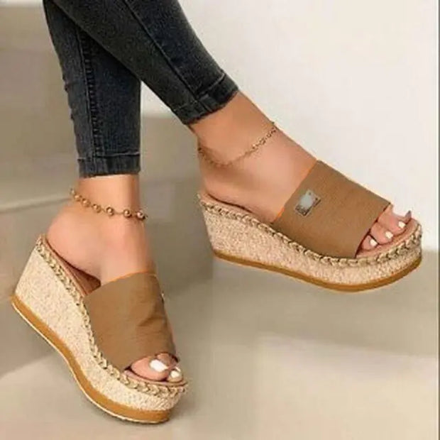 Sandales à plateforme pour femmes.