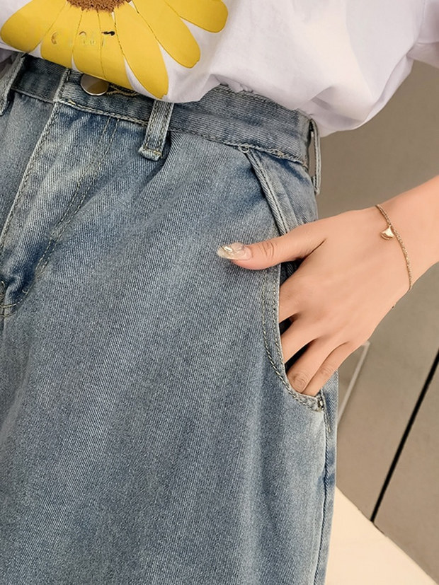 Short en jean taille haute.