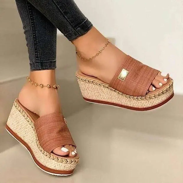 Sandales à plateforme pour femmes.