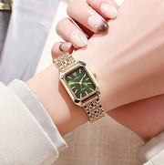 Montre femme carrée en acier avec cadran vert et
