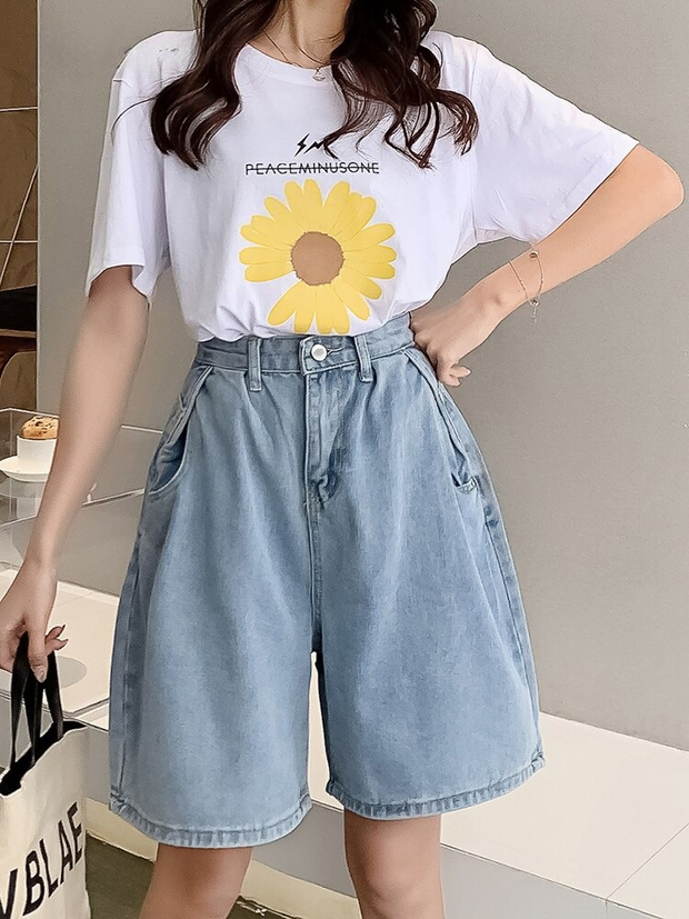 Short en jean taille haute.