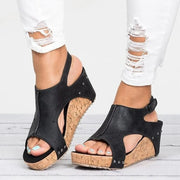 Sandales compensées à plateforme et bout ouvert pour femmes.