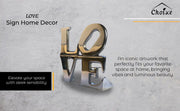 Accessoire déco moderne en forme de signe LOVE pour embellir votre intérieur avec style
