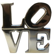 Accessoire déco moderne en métal en forme de mot Love pour une décoration moderne