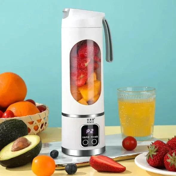 Mixeur à smoothie portable Beautysky en blanc avec fruits frais et jus à côté