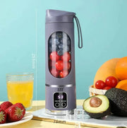 Mixeur à smoothie portable Beautysky avec fruits frais et verre à côté sur une table lumineuse