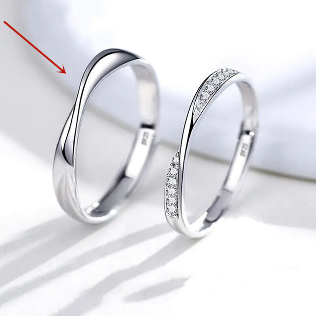 Bague romantique pour couple en argent avec un design élégant et des strass scintillants