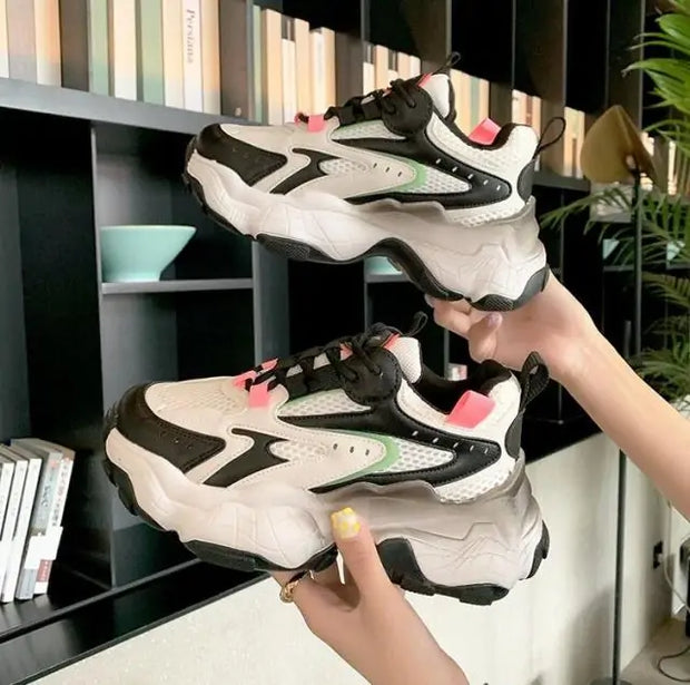 Baskets plateforme femme Beautysky en noir et blanc avec détails colorés, parfaites pour un style décontracté