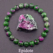 Bracelet pierre améthyste avec perles polies entourant un cristau d'épidote coloré