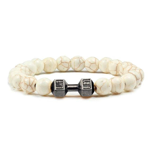 Bracelet pierre volcanique avec perles blanches et détail haltère pour un look sportif