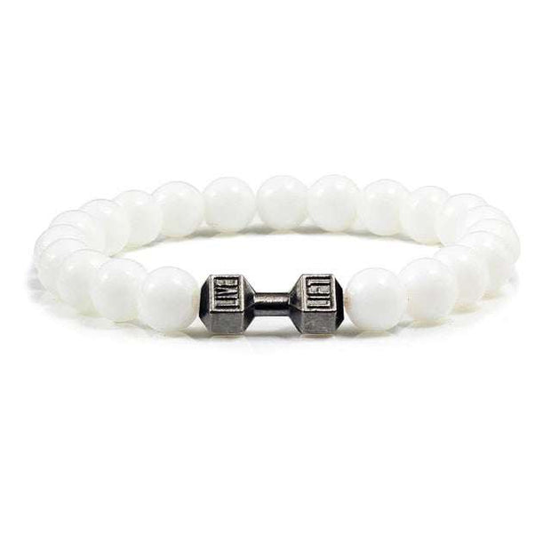 Bracelet pierre volcanique blanc avec un pendentif haltère en métal pour un style unique