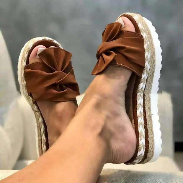 Sandales à plateforme pour femmes.