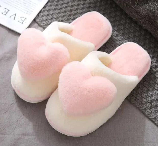 Chaussons confortables femmes avec motif de cœur en peluche douce pour un confort optimal à la maison