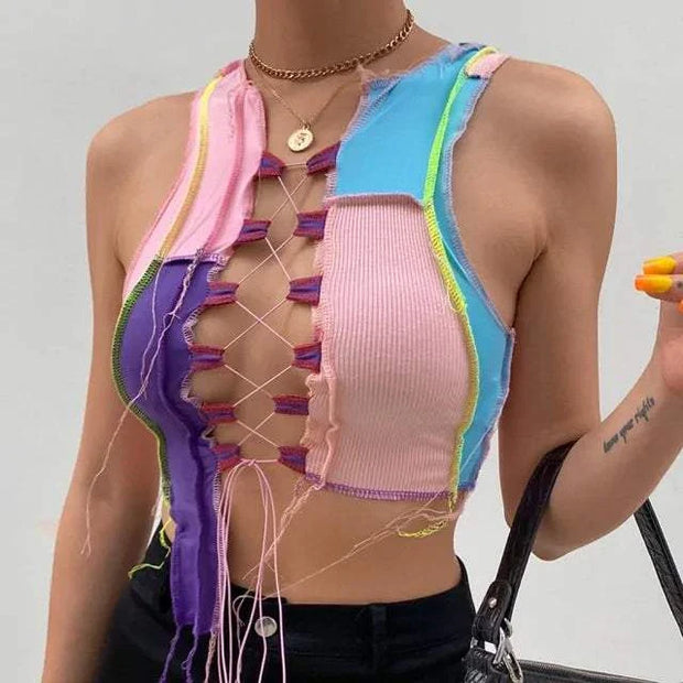 Débardeur femme chic en tissu multicolore avec décolleté lacé pour un style tendance