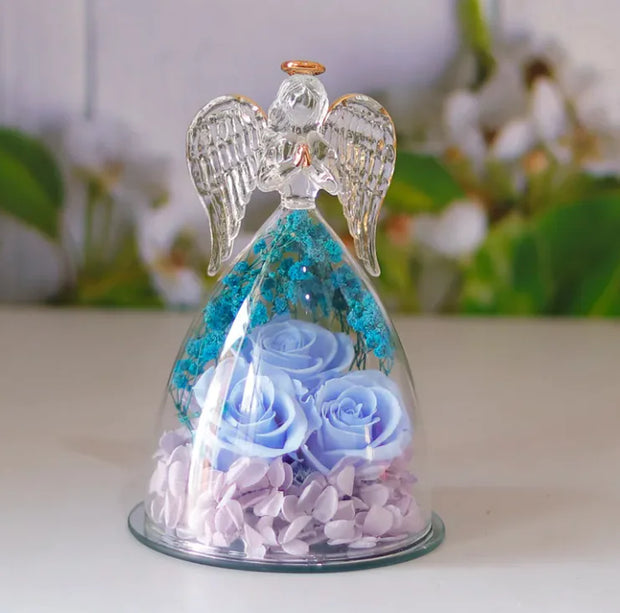 Décoration bouteille en verre fleur séchée avec un ange et des roses bleues à l'intérieur