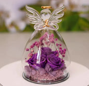 Décoration bouteille en verre fleur séchée avec des roses violettes et une figurine d'ange
