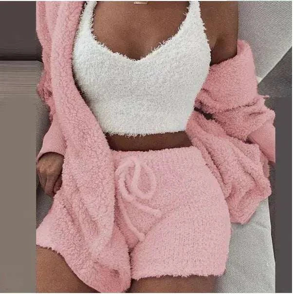Ensemble pull tricot femme en rose avec haut en tricot et short confortable pour un style décontracté