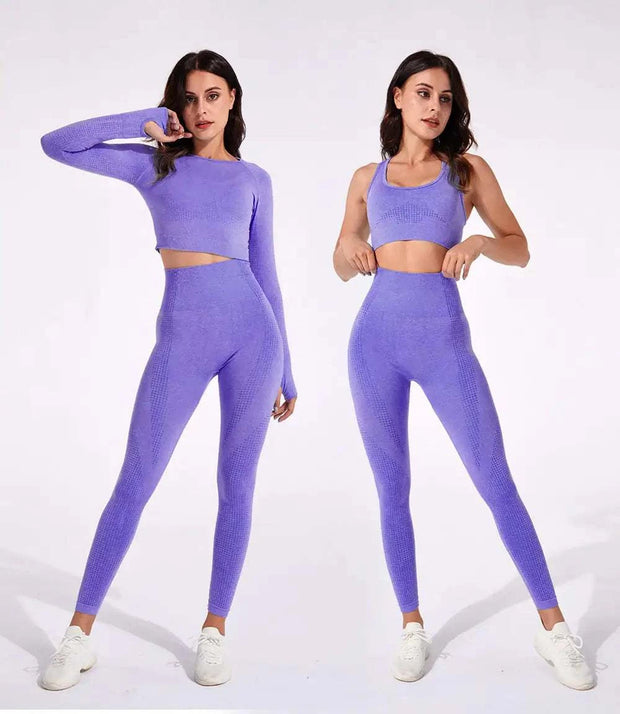 Ensemble yoga pour femmes tendance en violet, composé d'un haut à manches longues et d'un legging ajusté