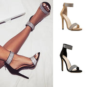 Talons hauts et fins pour femmes.