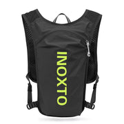Sac à dos hydratation running noir avec bretelles confortables et zip pratique pour coureurs
