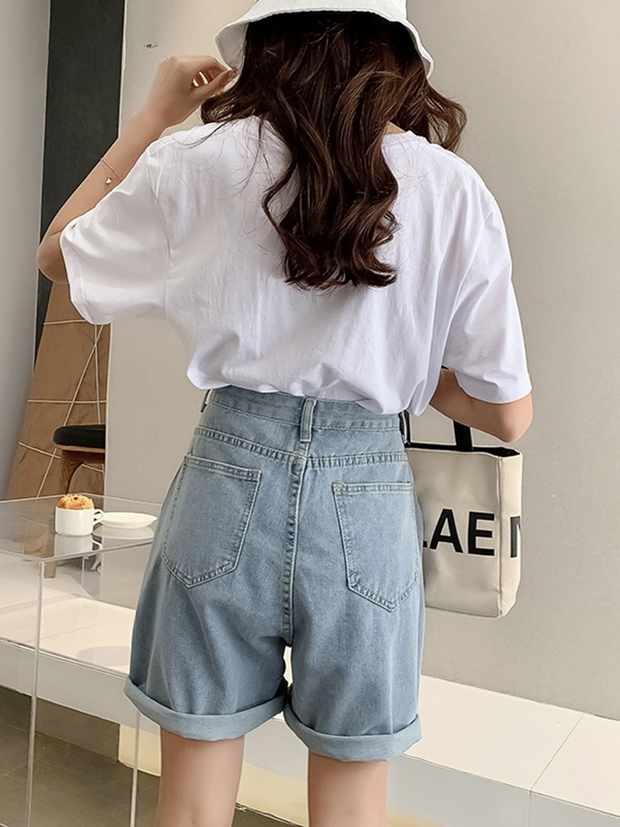Short en jean taille haute.