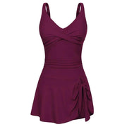 Maillot de bain élégant en bordeaux avec encolure en V et jupe drapée pour un look flatteur