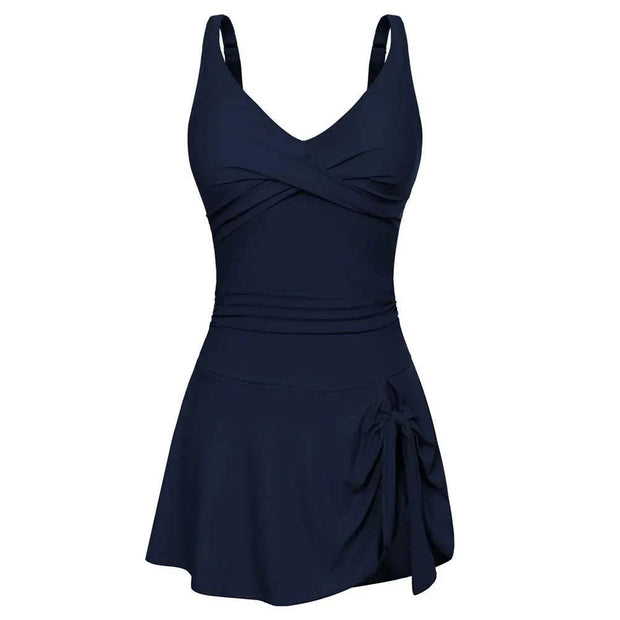 Maillot de bain élégant à coupe flatteuse avec drapé et jupe évasée pour un look chic à la plage