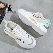 Baskets compensées femmes Beautysky en blanc avec des détails colorés pour un style moderne