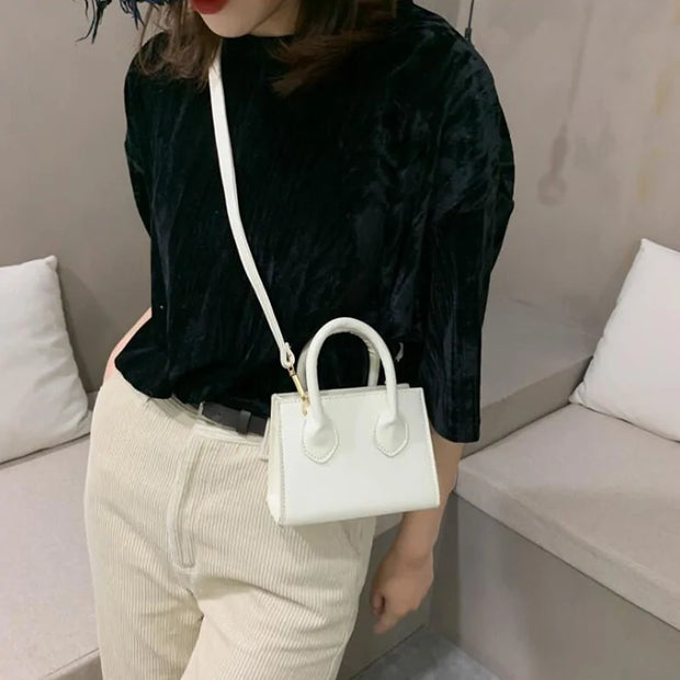Petit sac à main cuir élégant Beautysky porté épaule avec bandoulière réglable.