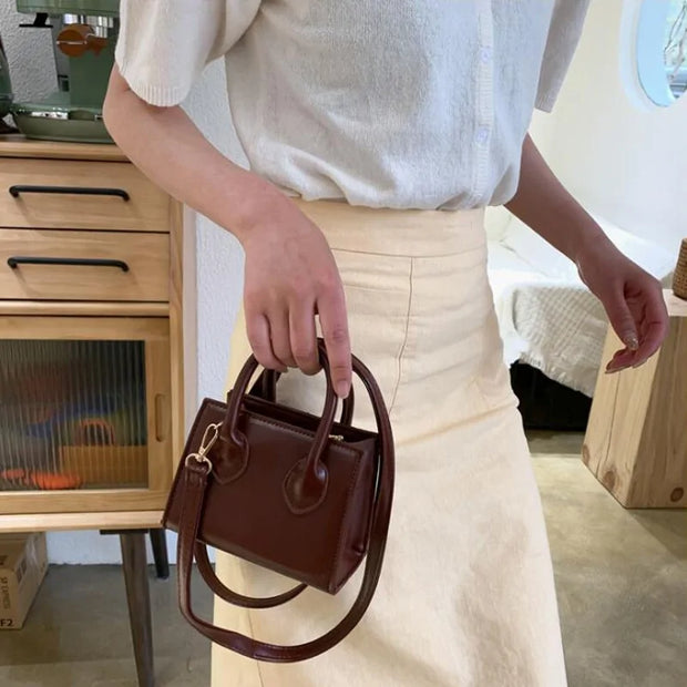 Elegant brown leather handbag by Beautysky with adjustable strap, showcasing chic design and practicality.