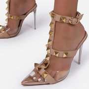 Escarpins à talons hauts pour femmes avec rivets.