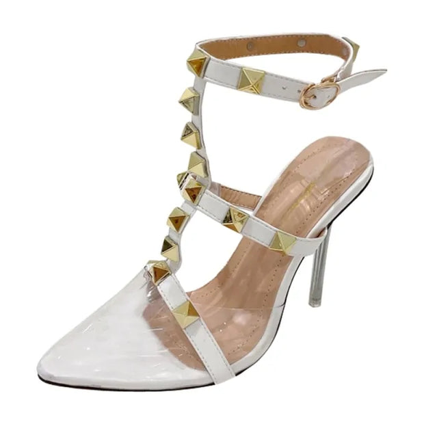 Escarpins à talons hauts pour femmes avec rivets.