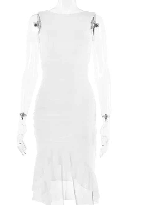 Robe midi élégante en blanc avec une coupe ajustée et un bas en volants pour femme