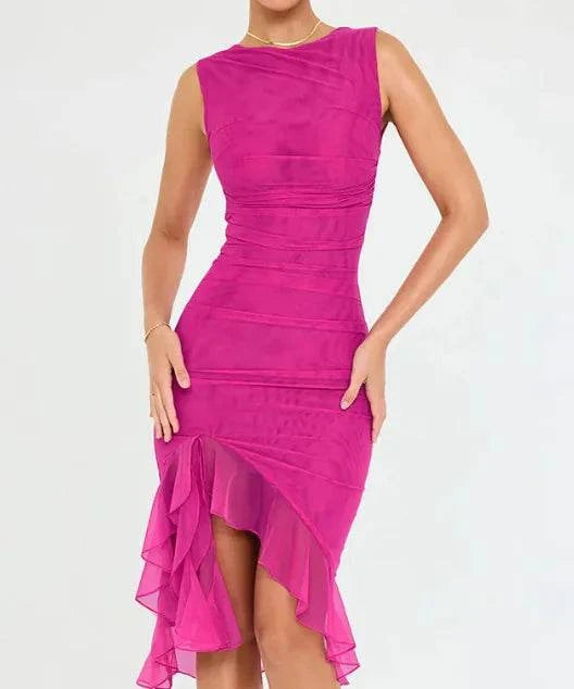 Robe midi élégante en rose avec détails froncés et volants pour un look sophistiqué