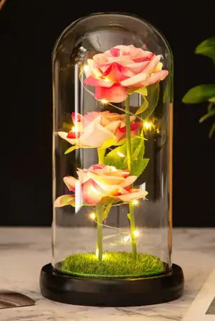 Rose artificielle sous cloche en verre avec éclairage LED pour décoration intérieure élégante