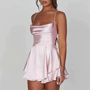 Robe en satin dos nu.