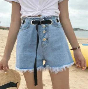 Short en jean taille haute Beautysky avec ceinture, détails de boutons, silhouette flatteuse.