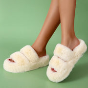 Chaussons à semelles épaisses pour femmes.