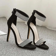 Talons hauts femme élégants en velours noir avec détails en strass et lanières pour soirées chic