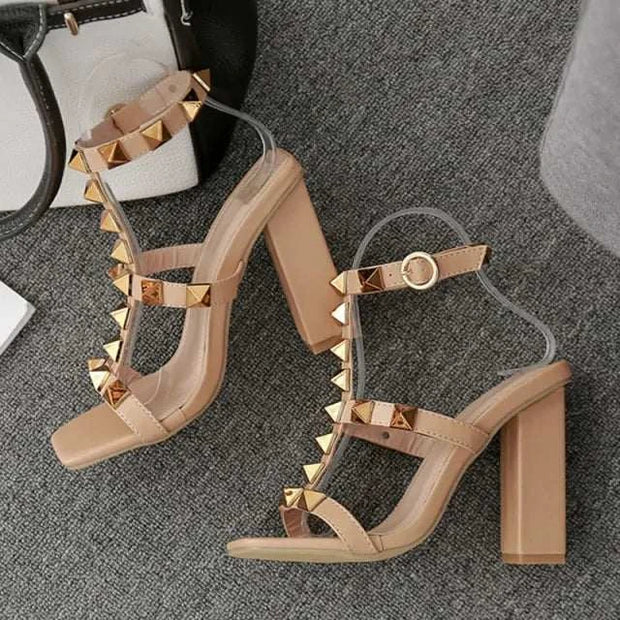 Sandales à talons hauts tendance Beautysky avec clous dorés pour un look élégant